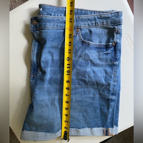 Jean Shorts 24W (worn once) - Picture 4 of 4